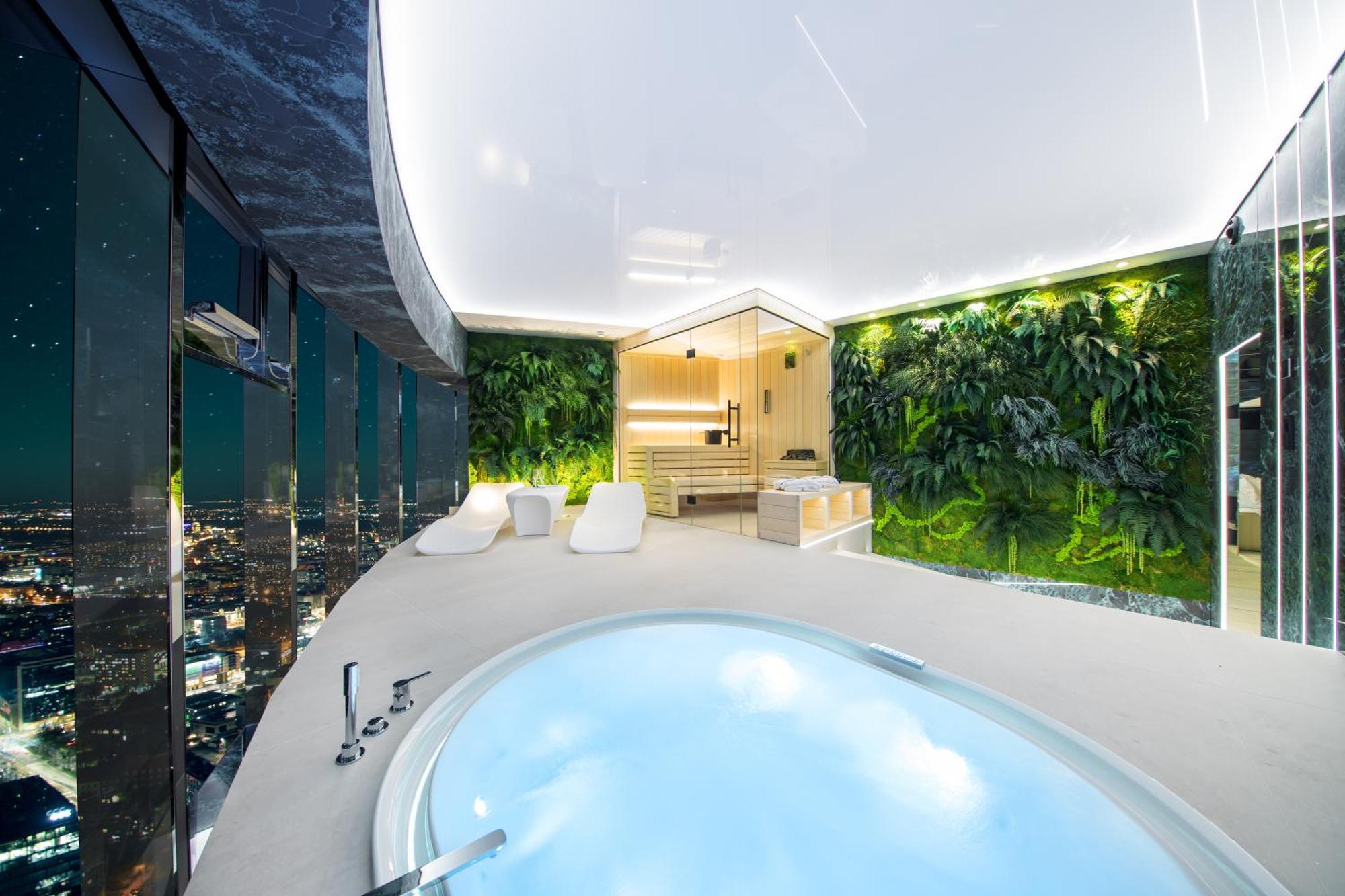 Sky Tower - 48 Pietro Penthousy Z Prywatna - Adult Only Apartment